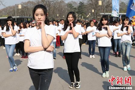 香港出租司机说中国不好被女子回怼